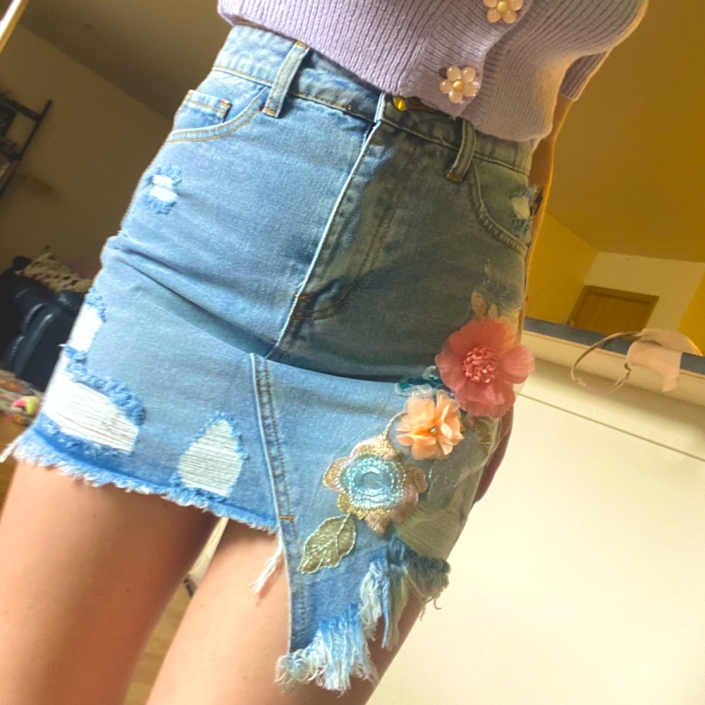 Shein • Floral Appliqué Distressed Denim Skirt